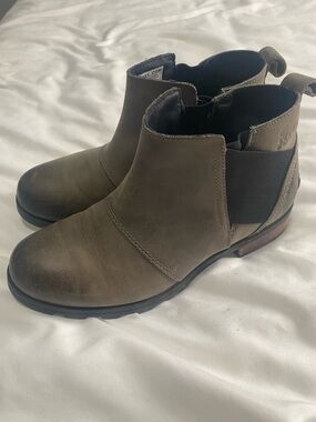 Sorel Taupe Leather Chelsea Ankle Boots
